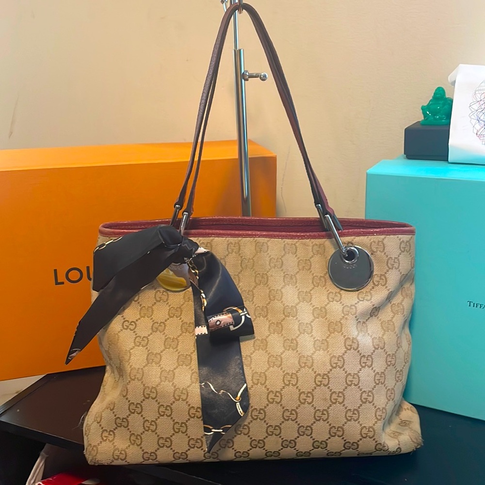 Gucci shoulder bag